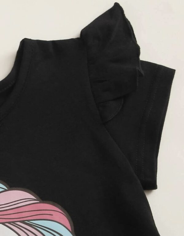 Graphic Tee With Belted Shorts - Image 5